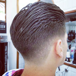 corte clasico a tijera y navaja en barberia de vergara
